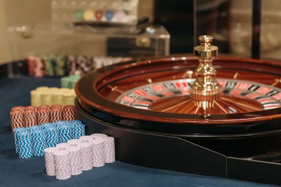 Atmosphère luxueuse d'un établissement de casino en Belgique