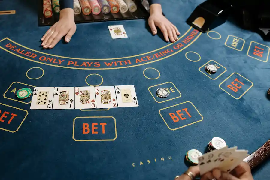 Cartes et jetons de casino premium